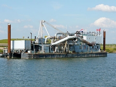Alouette - barge unloading dredger