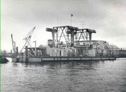 Bergambacht - barge unloading dredger