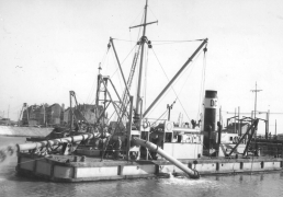 barge unloading dredger Vlaanderen IX 1934