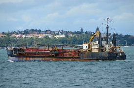 Coastal Carrier - trailing suction hopper and grab dredger