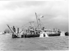 HAM 252 Barge unloading dredger