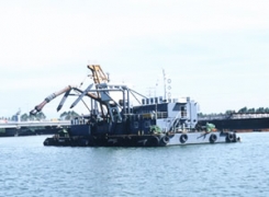P1800 Ryosei Maru barge unloading dredger