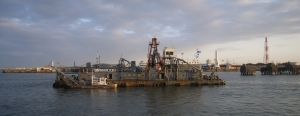 P3000 Ryosei Maru barge unloading dredger