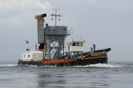 Scaldis III dredger barge loading 