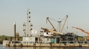 Hunte HH 86 barge unloading dredger